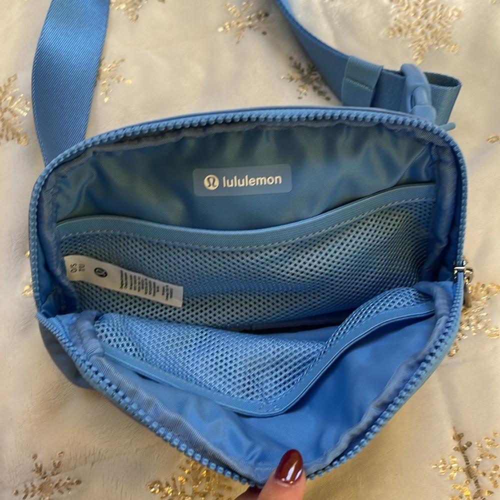 Lululemon - Everywhere Belt Bag 1L - Picture 5 of 7